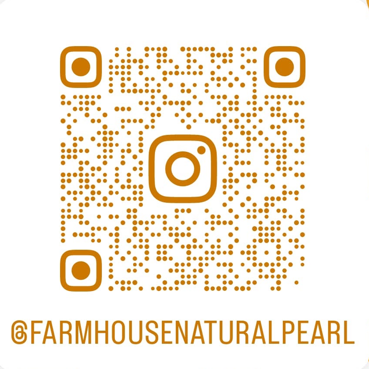 QR code that opens the @farmhousenaturalpearl Instagram profile